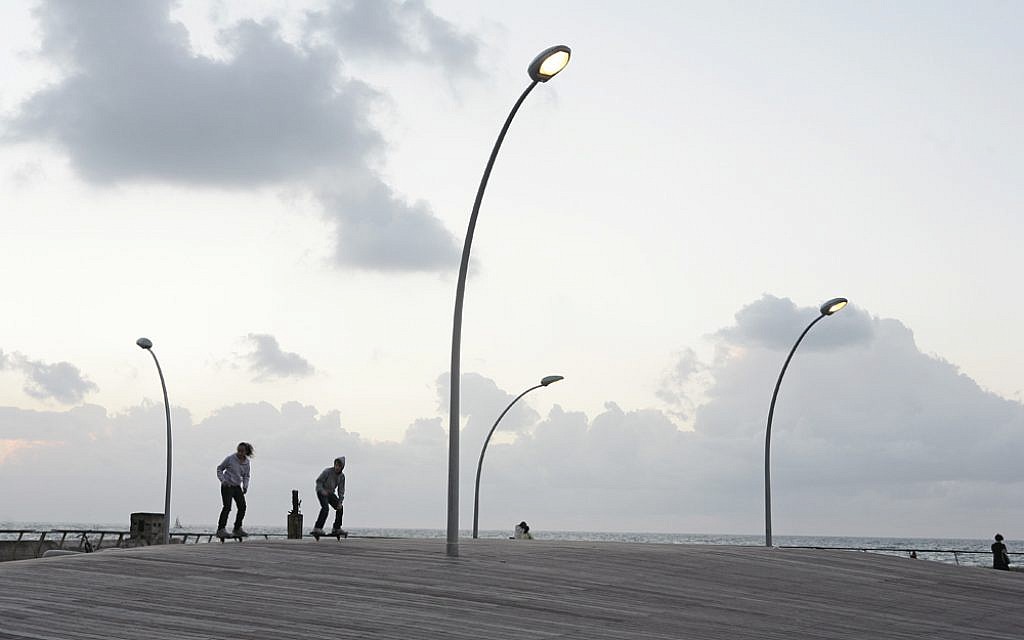 Skateboarding at the Tel Aviv port (photo credit: Yasmine Soiffer/Flash 90)