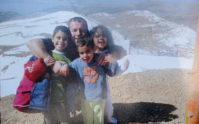 Itai Ben-Dror and his three children in better times (photo Credit: Gili Yaari/Flash 90)