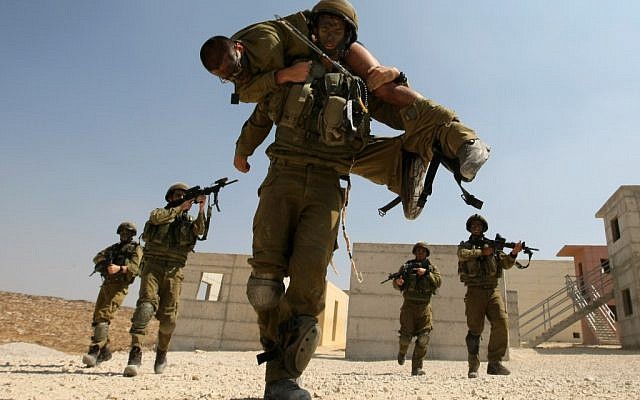 Israeli paratroopers in training. (photo credit: Kobi Gideon / Flash90)