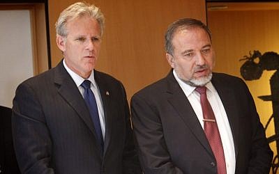 Ambassador to the United States Michael Oren (left) and Foreign Minister Avigdor Liberman in May, 2012 (photo credit: Miriam Alster/Flash90)