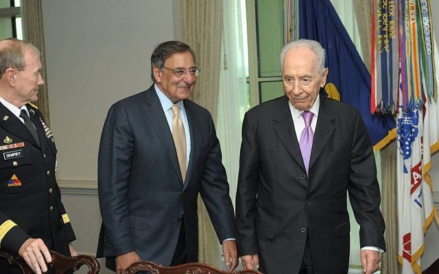 Then-US Defense Secretary Leon Panetta with President Shimon Peres in Washington DC, June 2012 (photo credit: Amos Ben Gershom/GPO/Flash90)