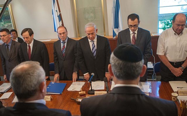 Prime Minister Benjamin Netanyahu and members of the Cabinet share a moment of silence in honor of the late prime minister Yitzhak Shamir at the Prime Minister's Office in Jerusalem in Sunday (photo credit: Uri Lenz/Flash90)