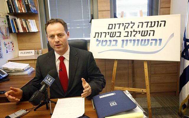 Yohanan Plesner speaking to the press Monday. (Miriam Alster/Flash90)