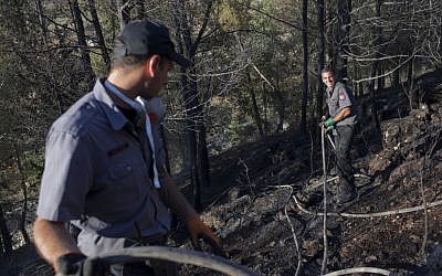 Israeli and Palestinian firefighters joined forces to battle a blaze in southern Jerusalem last week (photo credit: Yonatan Sindel/Flash 90)