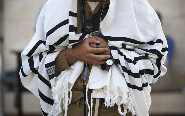 A soldier prays at the Western Wall. (photo credit: Yonatan Sindel/Flash90)