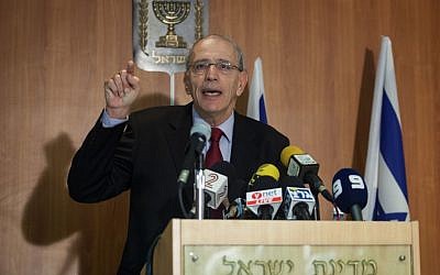 Israel's state prosecutor Moshe Lador defends his prosecution at a press conference Tuesday.  (Photo credit: Uri Lenz/FLASH90)