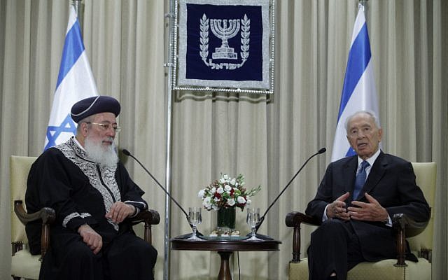 Rabbi Shlomo Amar (left) and Shimon Peres (photo credit: Flash90)
