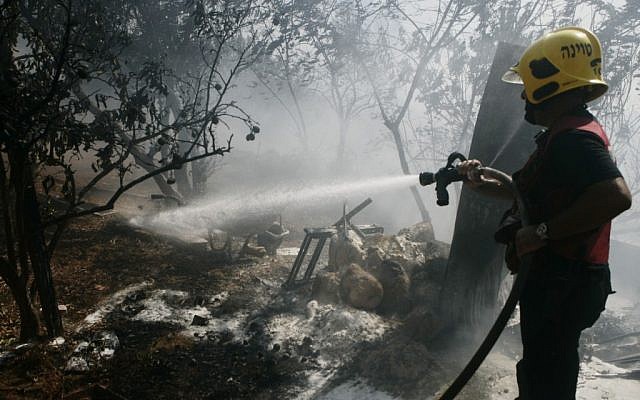 A firefighter battling the forest fire in Ein Hemed, just outside of Jerusalem on July 15, 2012. (photo credit: Uri Lenz/Flash90)