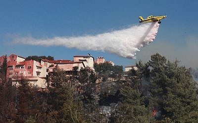 Airplanes and firefighters battle a forest fire which raged in the outskirts of Jerusalem on Sunday, July 15 (photo credit: Yossi Zamir/Flash90)