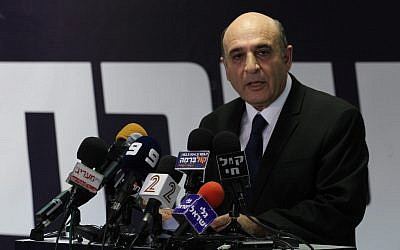 Mofaz speaking to reporters Tuesday. (photo credit: Flash90)