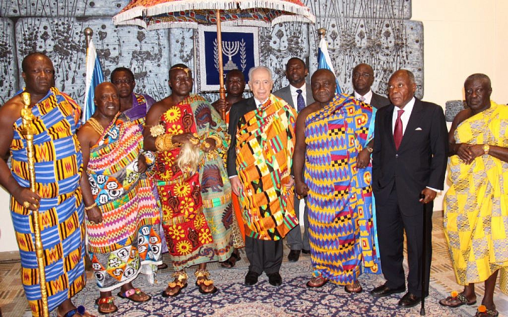 Peres with the Ghanian delegation in Jerusalem Sunday. (photo credit: Amos Ben Gershom/GPO/Flash90) Peres with the Ghanian delegation in Jerusalem Sunday. (photo credit: Amos Ben Gershom/GPO/Flash90)