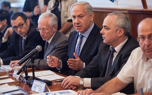 Prime Minister Benjamin Netanyahu (center) attending a weekly cabinet meeting in July (photo credit: Uri Lenz/Flash90)