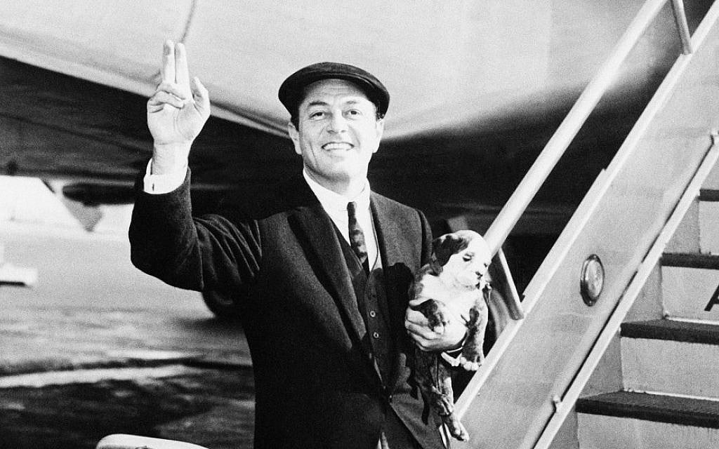 In this September 1956 photo, singer Tony Martin arrived in New York from London where he recently completed 'Jeannie.' (photo credit: AP Photo, File) In this September 1956 photo, singer Tony Martin arrived in New York from London where he recently completed 'Jeannie.' (photo credit: AP Photo, File)