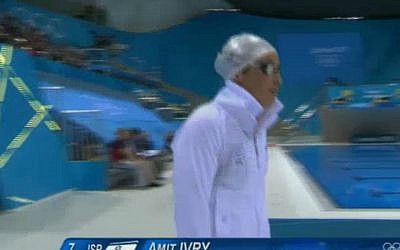 Amit Ivri at the 200 meter medley semifinals in London 2012 (photo credit: screen capture from iba.org.il)
