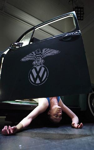 Death scene from 'Hacking Wagner.' (Photo credit: © Wilfried Hösl)