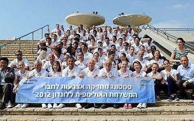 The Israeli Olympic Team receives smartphones from Samsung (Photo credit: Courtesy)