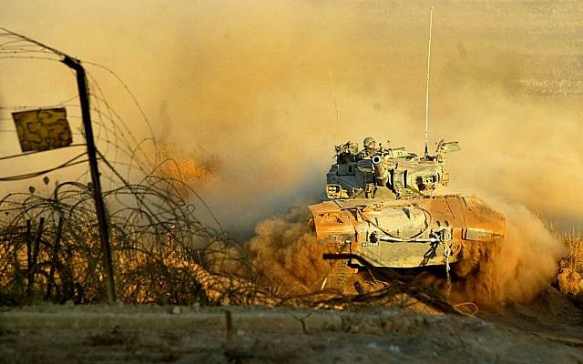A tank returning from Southern Lebanon in 2006. (photo credit: Haim Azulay/Flash90) A tank returning from Southern Lebanon in 2006. (photo credit: Haim Azulay/Flash90)