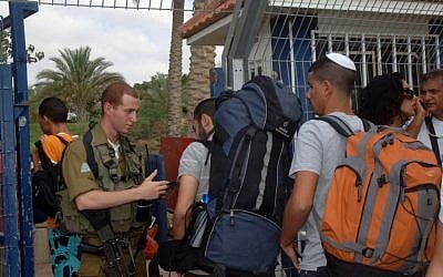 New recruits being inducted at a base in Beersheba in July 2012. (photo credit: Dudu Grunshpan/Flash90)
