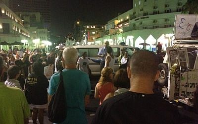Protest on Tel Aviv's boardwalk fizzles following confusion over separate events on Saturday (photo credit: Michal Shmulovich/Times of Israel Staff)