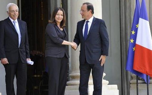 Labor Party leader Shelly Yachimovich shaking hands with French President Francois Hollande after their meeting in Paris on Thursday (photo credit: courtesy, Shelly Yachimovich Facebook page) Labor Party leader Shelly Yachimovich shaking hands with French President Francois Hollande after their meeting in Paris on Thursday (photo credit: courtesy, Shelly Yachimovich Facebook page)