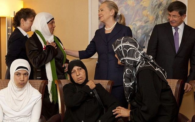 Hillary Clinton, back row center, with Ahmet Davutoglu meeting Syrian refugees in Istanbul Saturday. (photo credit: AP/Jacquelyn Martin, Pool) Hillary Clinton, back row center, with Ahmet Davutoglu meeting Syrian refugees in Istanbul Saturday. (photo credit: AP/Jacquelyn Martin, Pool)