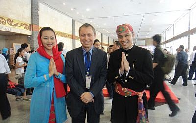 Glassman with two Indonesian postal officials (Courtesy Les Glassman)