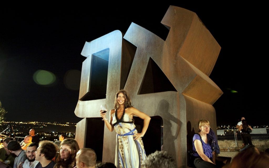 Israelis celebrate Tu b'Av at the Israel Museum in Jerusalem (photo credit: Matanya Tausig/Flash90)