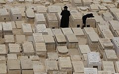 An ultra-Orthodox couple at a cemetery (illustrative photo credit: Nati Shohat/Flash90)