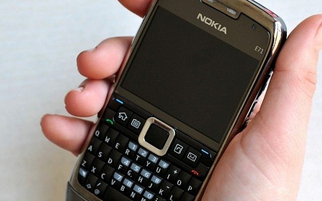 Are mobile phones the future of Code Red alerts? (photo credit: Sophie Gordon/Flash90)
