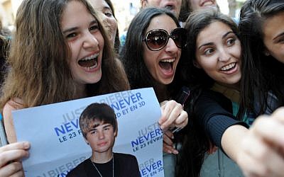 Israeli fans of Justin Bieber line up outside his hotel in the hopes of catching a glimpse of the teen pop idol during his previous trip to Israel in 2011 (photo credit: Gili Yaari/Flash 90)