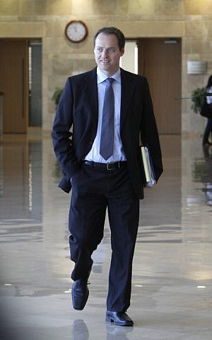 .Plesner, who served as an adviser to the Pentagon and later to Prime Minister Sharon, in his usual suit and tie in Knesset (Photo credit: Miriam Alster/ Flash 90)