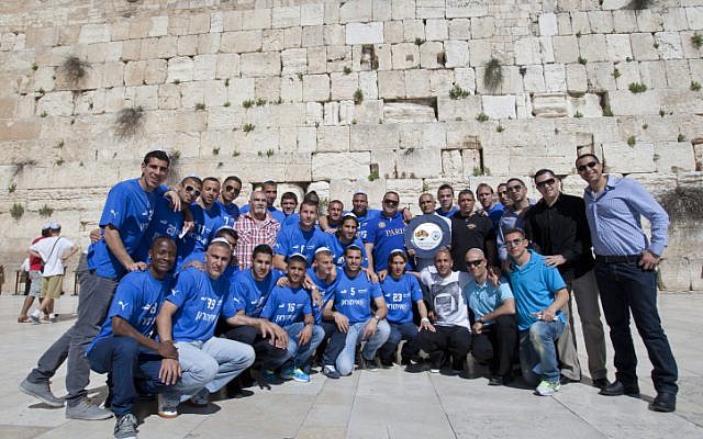 Hapoel Ironi Kiryat Shmona celebrate their championship at the Western Wall (photo credit: Yonatan Sindel/Flash90)