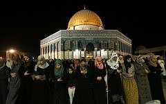 Muslim women pray near Al-Aqsa mosque, August 8 (photo credit:  Mahfouz Abu Turk/FLASH90)
