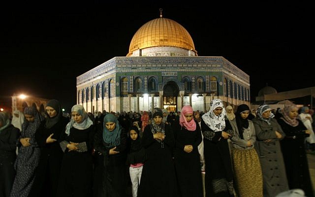 Muslim women pray near Al-Aqsa mosque, August 8 (photo credit:  Mahfouz Abu Turk/FLASH90)