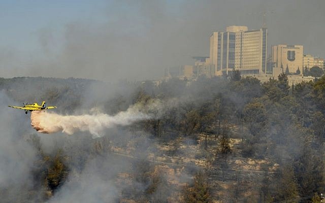 Helicopter battling a forest fire near Moshav Even Sapir in August 2012. (photo credit: Yoav Ari Dudkevitch/Flash90) Helicopter battling a forest fire near Moshav Even Sapir in August 2012. (photo credit: Yoav Ari Dudkevitch/Flash90)
