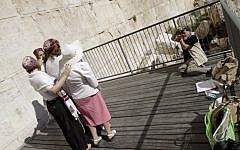 David Rubinger, a JerusaLENS contest mentor, photographs the Women of the Wall in the same pose as his famous 1967 paratrooper pictures (Oren Nahshon/Flash90)
