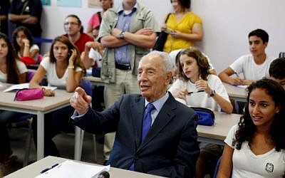 Forever young. President Shimon Peres welcomes students on their first day of school, Monday (photo credit: Edi Israel/Flash90)