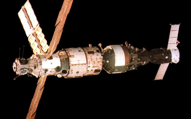 The Soviet Mir space station in 1987 (photo credit: CC BY Wikipedia)