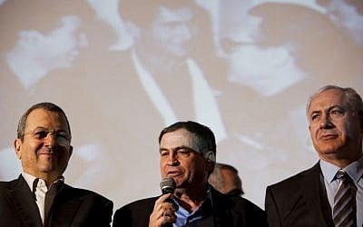 Prime Minister Benjamin Netanyahu (right) former deputy chief of staff and national security adviser Uzi Dayan (center) and Defense Minister Ehud Barak (AP/Oded Balilty)
