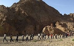 African migrants crossing into southern Israel through the border with Egypt in 2010 (photo credit: Assaf Golan/AP)