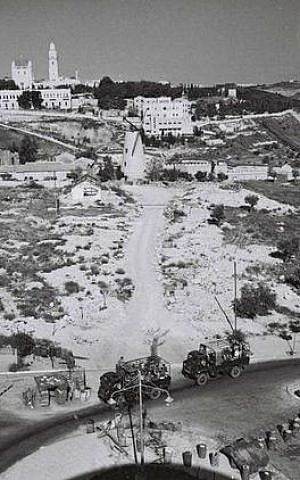 King David Street with the Montefiore Quarter in the background, taken May 1, 1948 (Courtesy: State of Israel's national photo collection/ Shershel Frank)