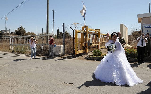A bride crossing the Israel-Syria border (photo credit: Hamad Almakt/Flash90)
