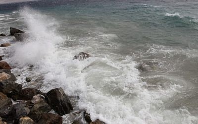 The waves of the Red Sea crashing on the rocky beach (Photo credit: Nati Shohat/Flash90)