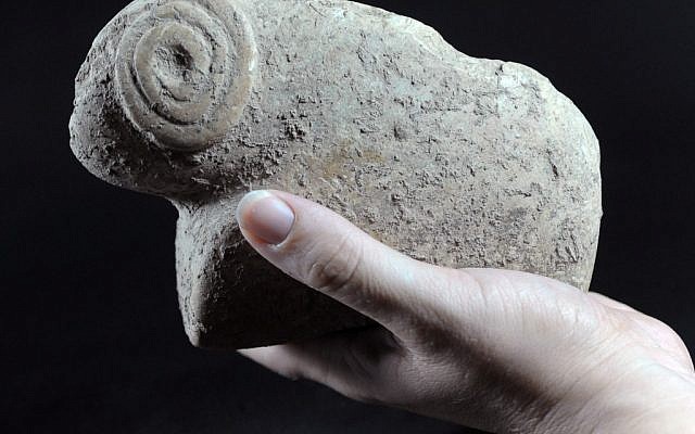 Two Stone Age animal figurines were found outside Jerusalem. Archaeologists say they are 9,500 years old (photo credit: Yael Yolovitch/Israel Antiquities Authority)