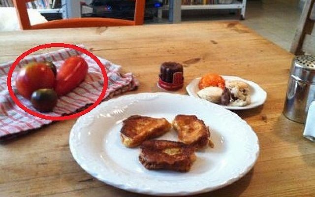 Shelly Yachimovich's famous breakfast and offending tomato (photo credit: screen capture from Facebook)