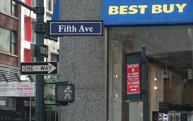 A Best Buy location in Manhattan (photo credit: CC BY ceiling/Flikr)