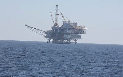 An offshore drilling rig. (illustrative photo: CC BY-SA Ken Lund, Flickr)