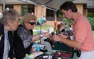 Volunteers in 2008 at the Homecrest House in Silver Spring, Md., one of B'nai B'rith International's network of independent living facilities for senior adults. B’nai B’rith has had its pension program taken over by the federal government. (B'nai B'rith International via JTA)