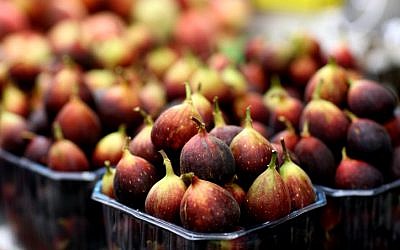 Figs for sale at a stand in the Mahane Yehuda Market in Jerusalem (photo credit: Abir Sultan/Flash90)