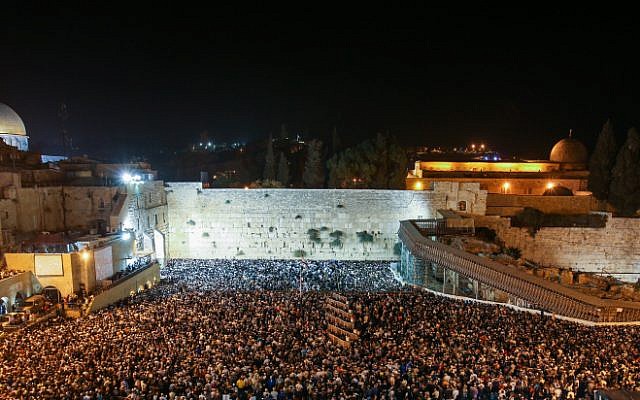 Tens of thousands gather for a mass selichot prayer service at the Western Wall in Jerusalem on September 24, 2012. (photo credit: Oren Nahshon/Flash90)